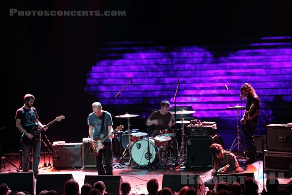 EXPLOSIONS IN THE SKY - 2012-01-30 - PARIS - Casino de Paris - 
